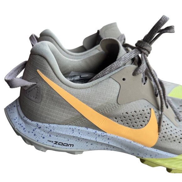 Nike Air Zoom Terra Kiger 6 Women's Size 8 Trail Running Shoes  Gray & Yellow - Picture 3 of 9